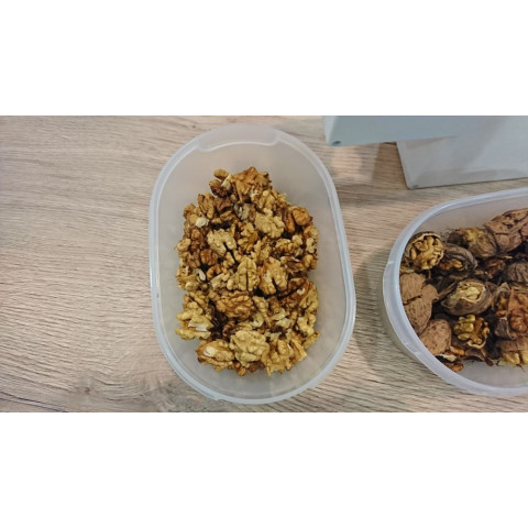PELAMATIC electric walnut cracker