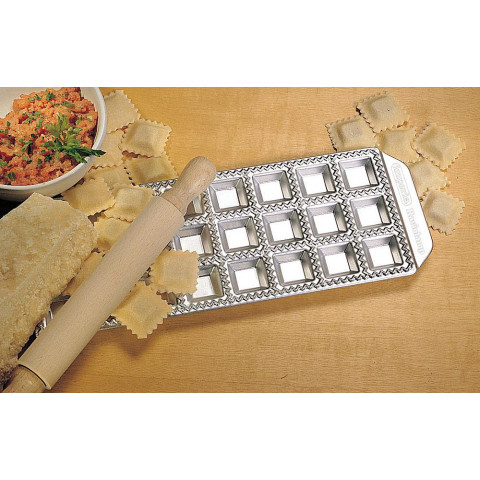 IMPERIA Ravioli classici ravioli mould with rolling pin - 24 sections
