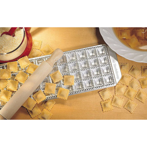 IMPERIA Ravioli da brodo ravioli mould with rolling pin - 44 sections