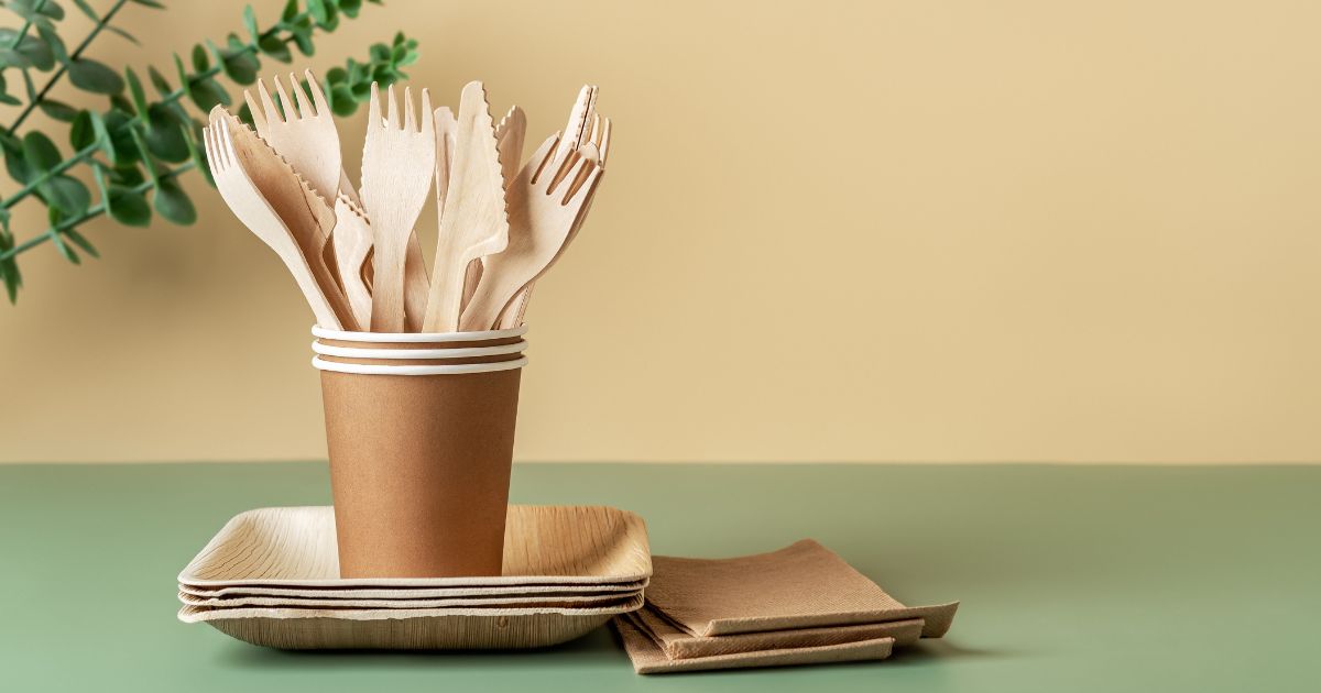 Degradable kitchen utensils made of natural materials in the name of environmental protection and sustainability