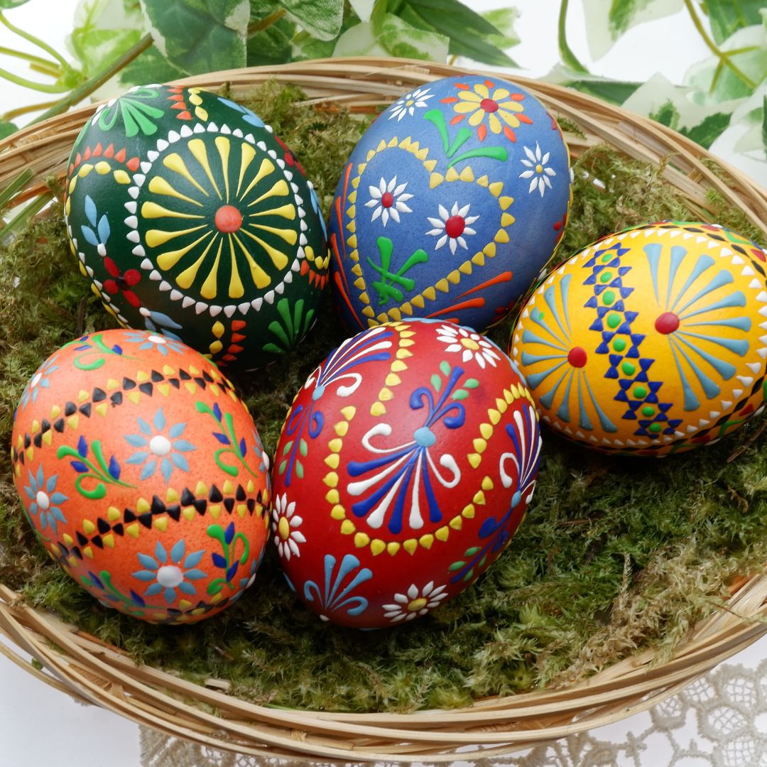 Why do we paint eggs at Easter? 8 amazing egg compositions that will give you the answer
