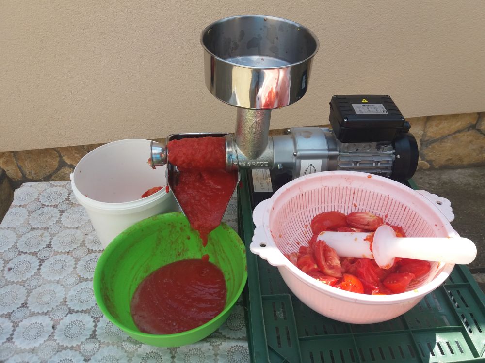 Tomato Press - Food Strainer - Tomato Sauce Maker