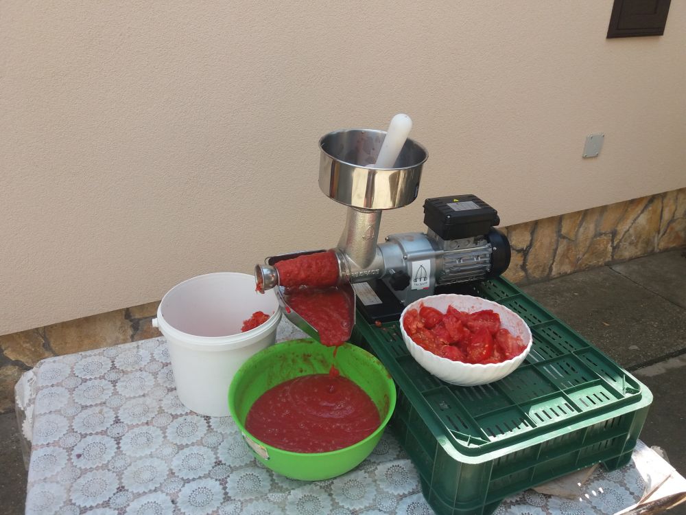 Tre Spade Spremito Electric Tomato Press Strainer Machine