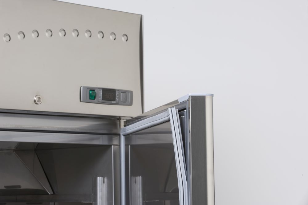 Steel Genesi - Frigorifero Sottopiano Integrato porta a doppio vetro – BBQ  LAB